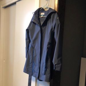 Navy blue Columbia rain trench coat